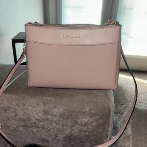Brand new pink Michael Kors Lori purse